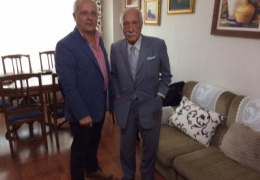 O alcalde de Oroso resalta a relevancia de recuperar a memoria histórica despois de reunirse con Darío Rivas